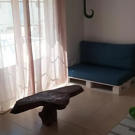 אכסניה House *